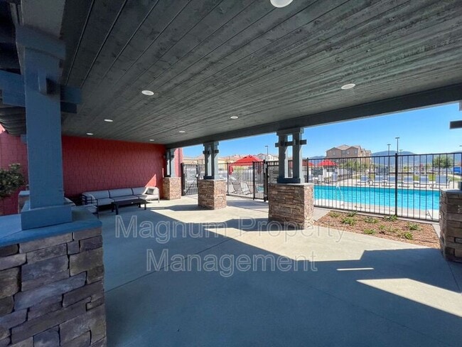 Building Photo - 40617 Birchfield Dr