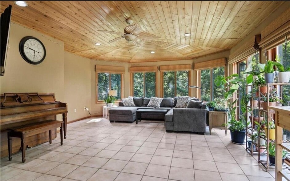 Building Photo - 14838 Kendall Ct