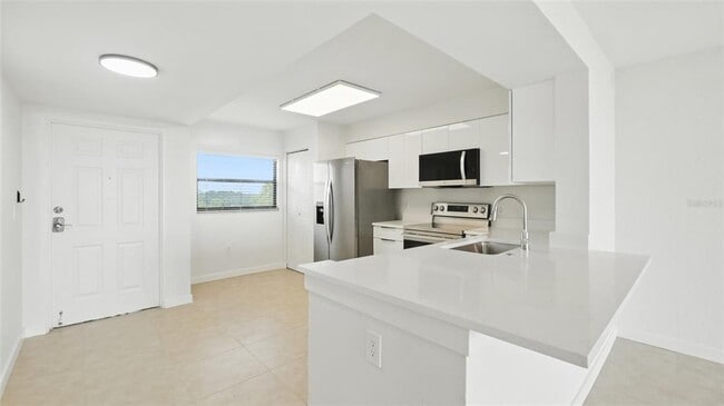 Building Photo - 900 Cove Cay Dr