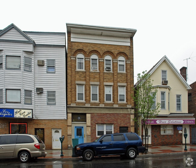 Building Photo - 19 Kearny Ave