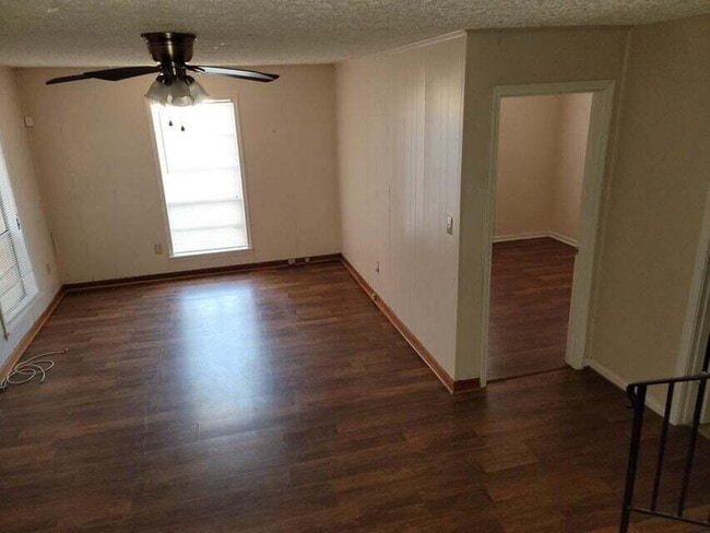 Building Photo - 3762 Fairington Dr