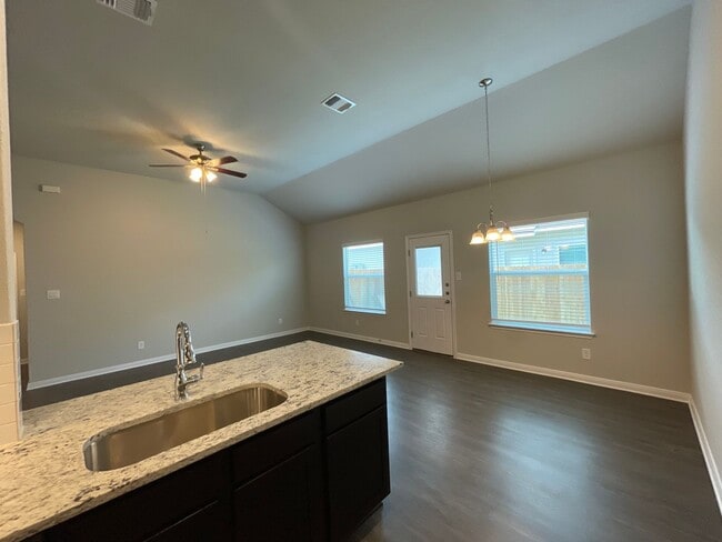 Building Photo - Brand New 3x2 Luxury Duplex in Seguin, TX!