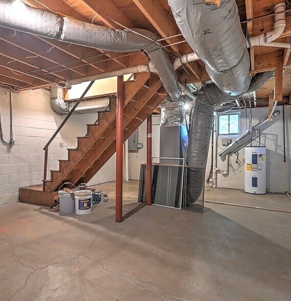 Building Photo - 225 Oakcrest Cir
