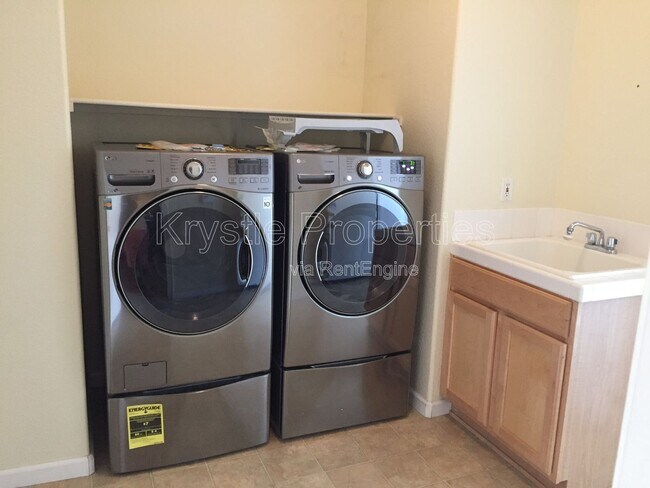 Building Photo - 510 Pyramid Ct