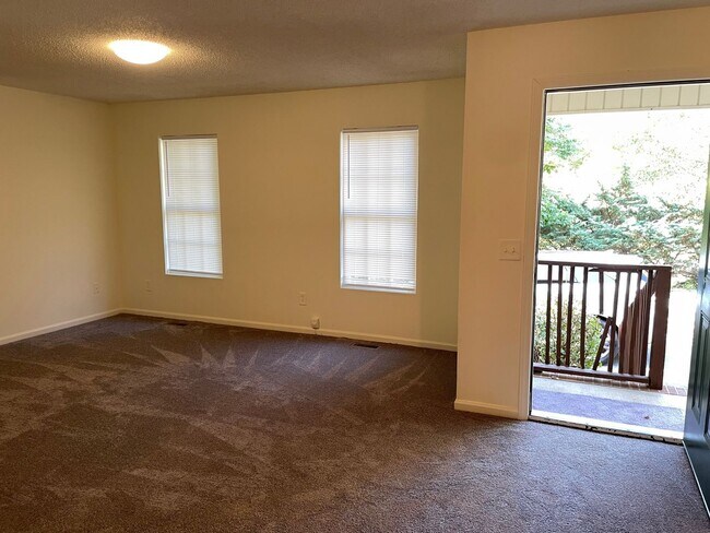 Building Photo - 1305