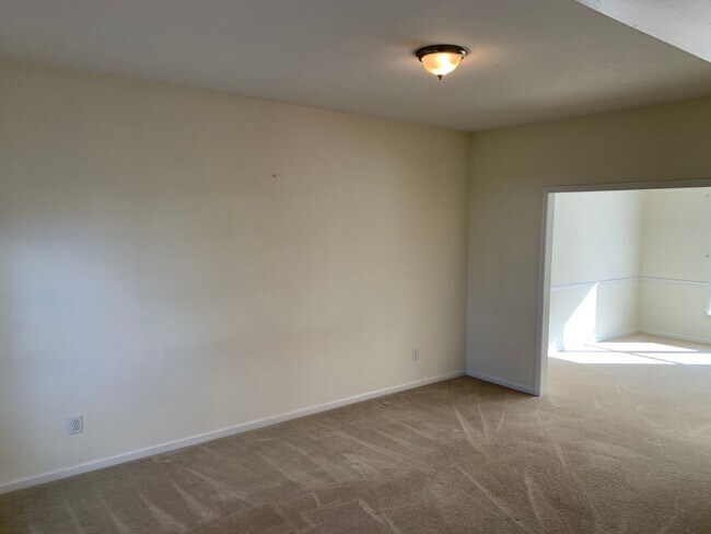 Building Photo - Beautiful Single Family For Rent NOW! Must...
