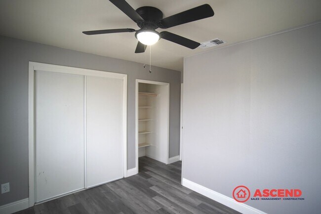 Building Photo - 1318-1320 El Tejon Ave