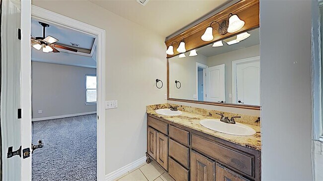 Building Photo - 15304 Blue Jay Dr