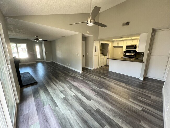 Building Photo - SAC T 4824 - 4826
