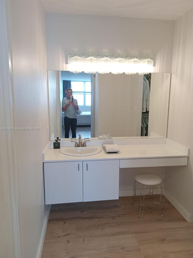 Building Photo - 2751 S Ocean Dr