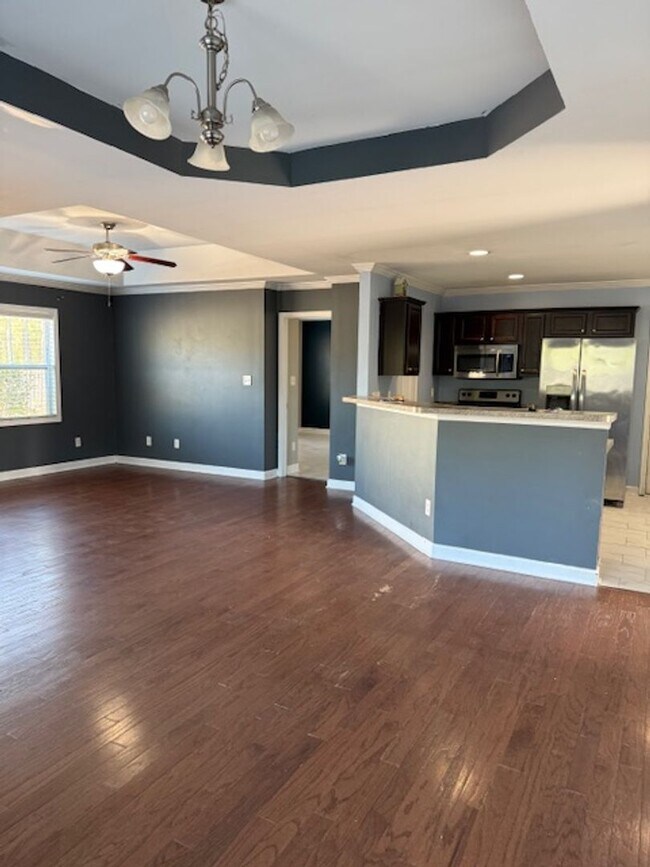 Building Photo - 3 Bedroom Home in The Landing at Folkstone- Fenced In Back Yard!