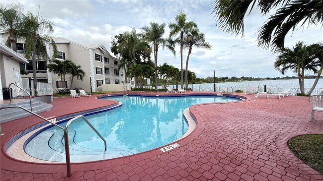 Building Photo - 2803 N Oakland Forest Dr