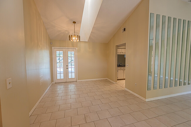 Building Photo - 409 SW Whitmore Dr