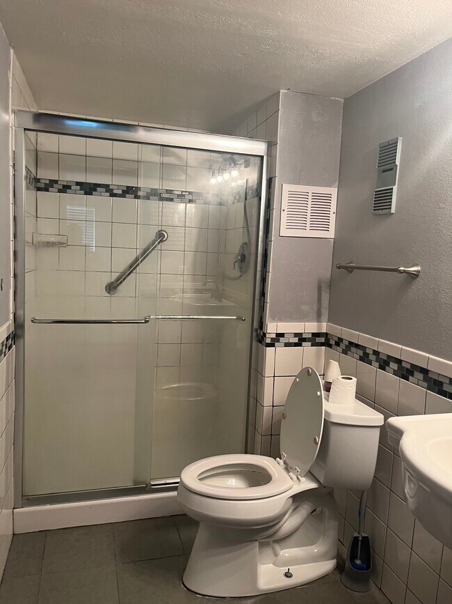 Master bathroom - 13352 E Jewell Ave