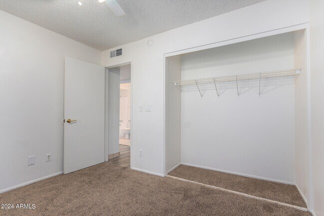 Building Photo - 10047 N 48th Ave