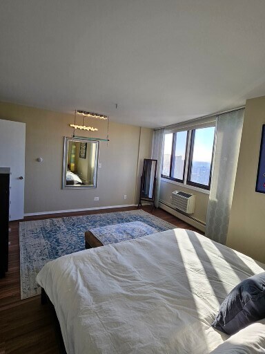 Building Photo - 6325 N Sheridan Rd