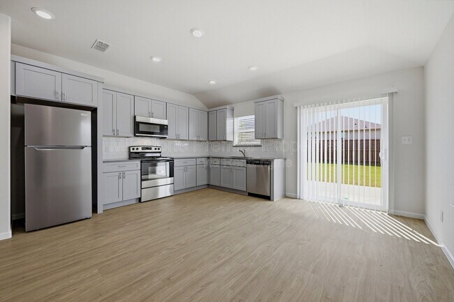 Building Photo - 1819 Boxwood Dr