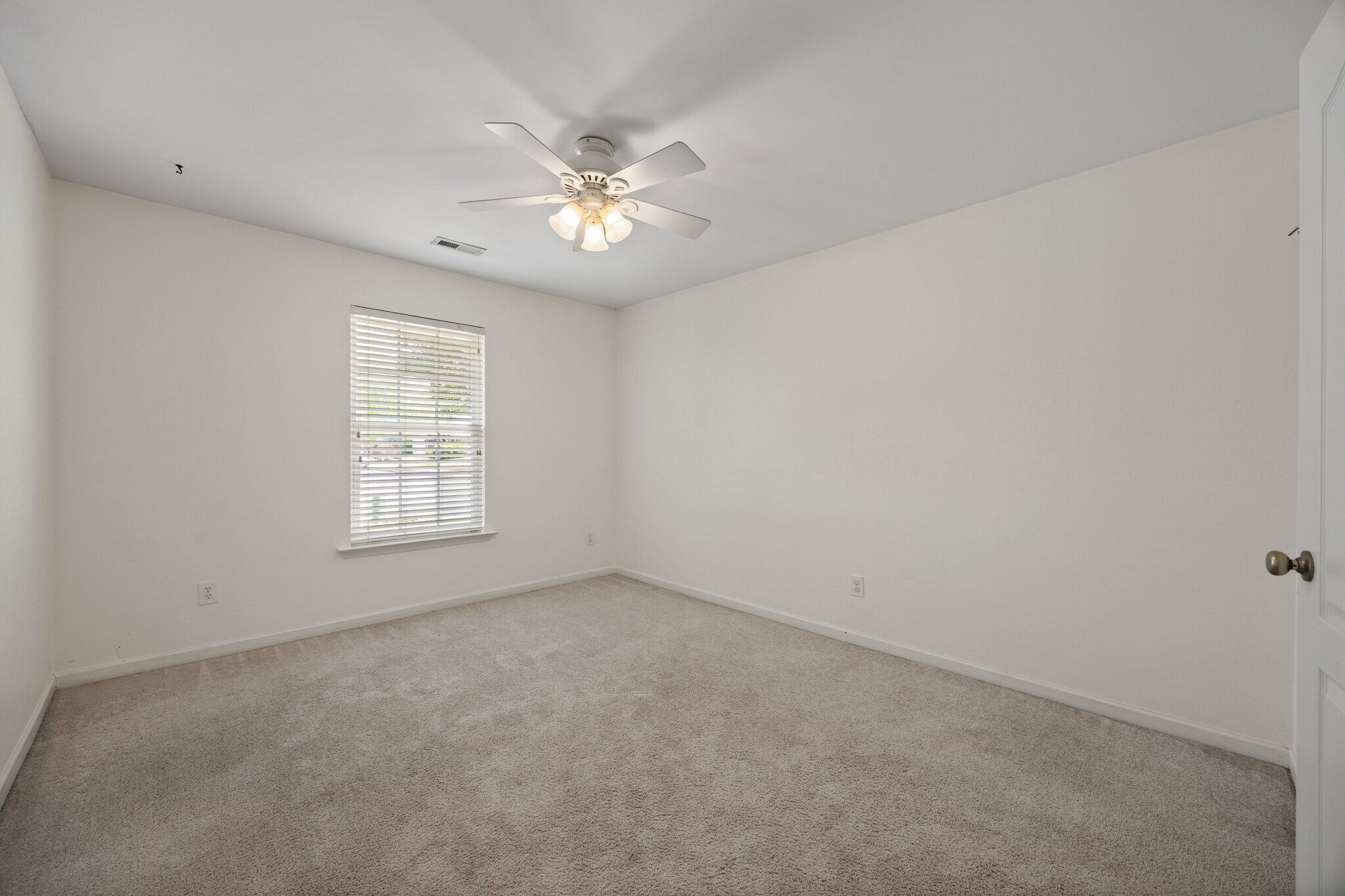 Building Photo - 125 Coldsprings Dr