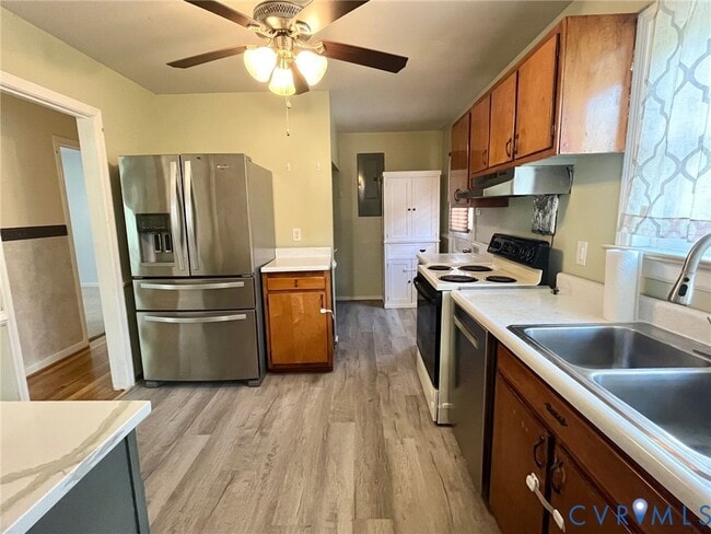 Building Photo - 3911 Sunburst Rd