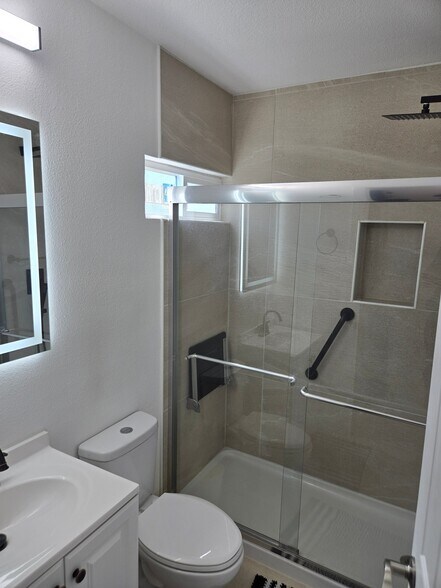 Building Photo - 730 Helmhill Ave