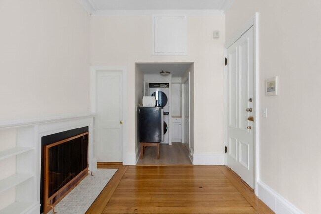 Building Photo - 167 Beacon St