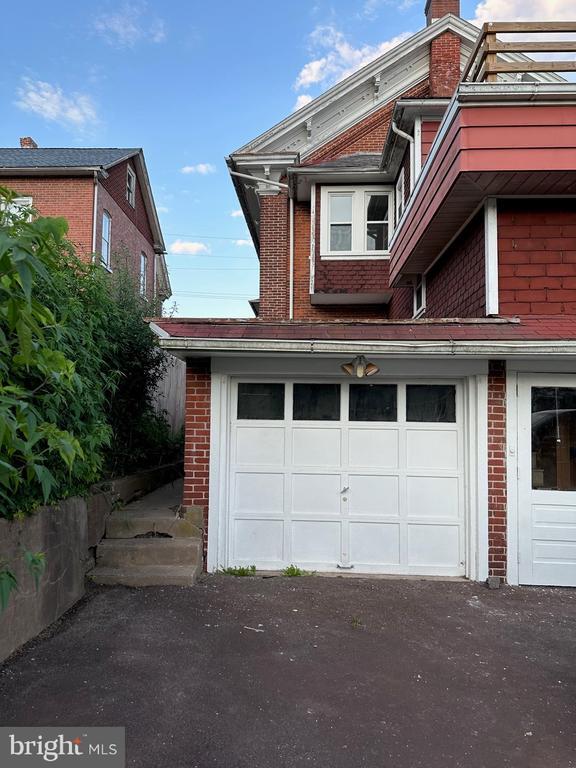 Building Photo - 451 Main St