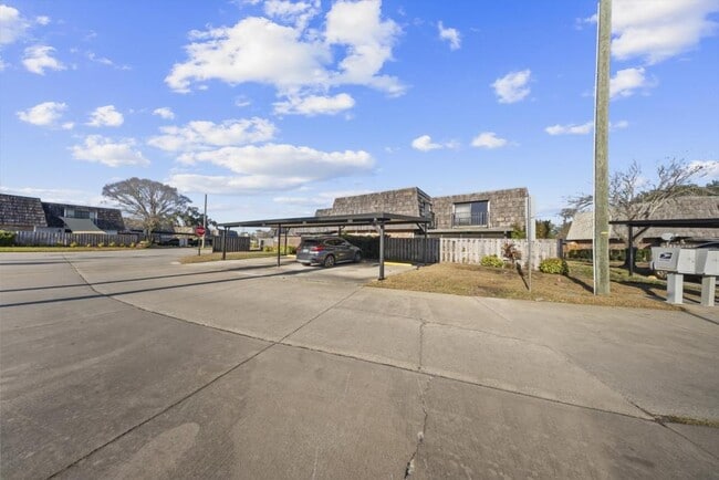 Building Photo - 2920 Pecan Ave