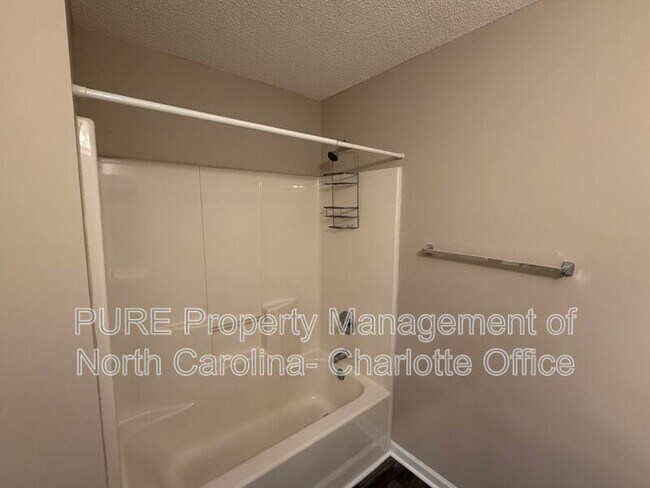 Building Photo - 3385 Hunting Wood Ct