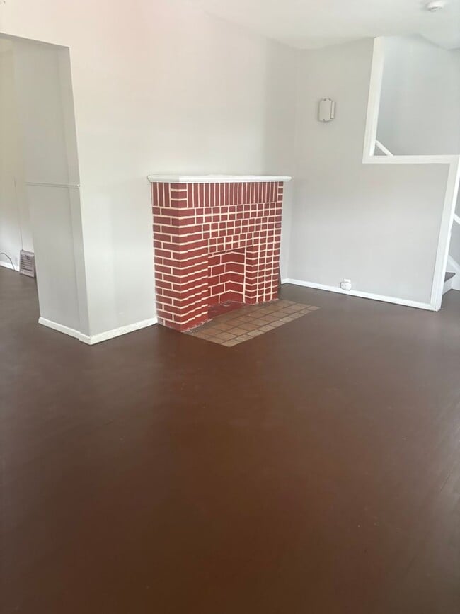Building Photo - 5-Bedroom Single Family