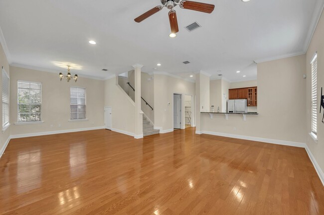 Building Photo - Gorgeous Townhome in Downtown Orlando