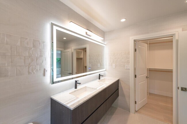Building Photo - 9 Odell Pl