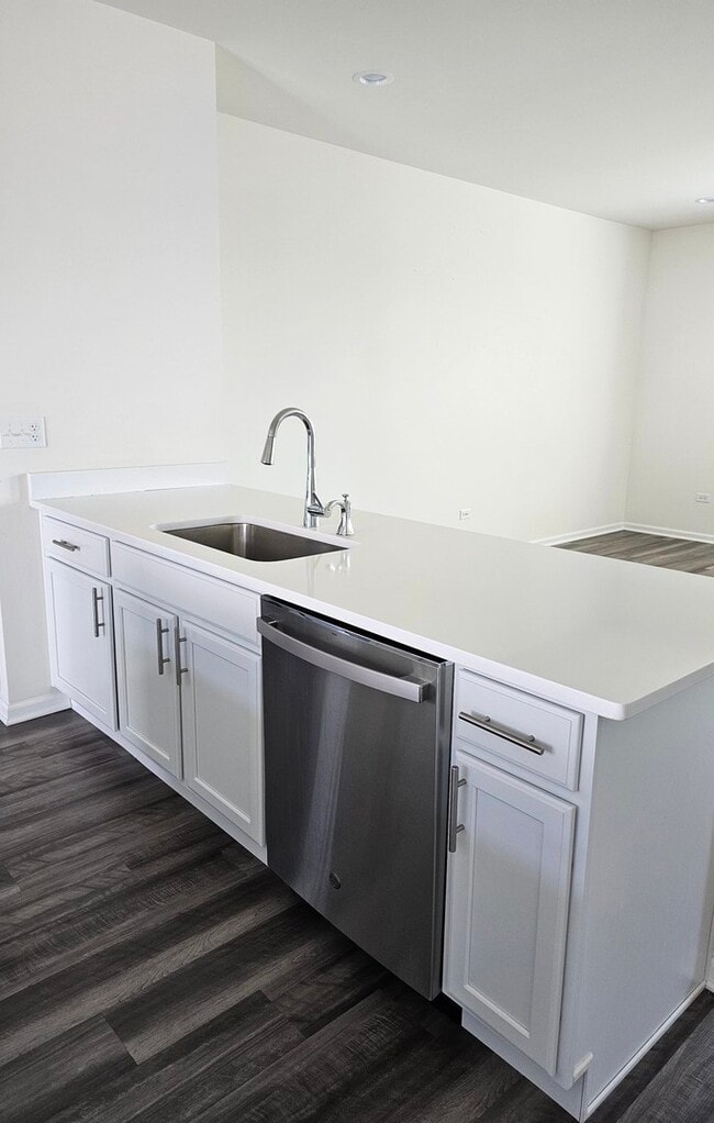 Building Photo - 858 Finley Dr