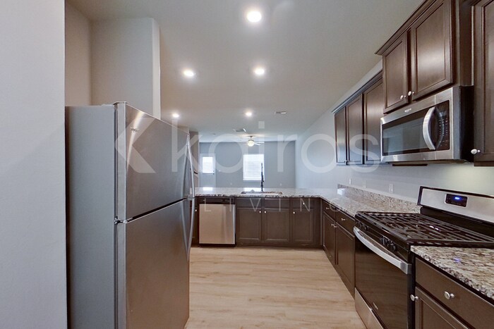 Building Photo - 1020 NW 4th St