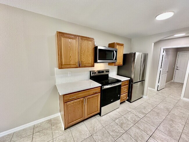 Building Photo - 6 Roessler Ln