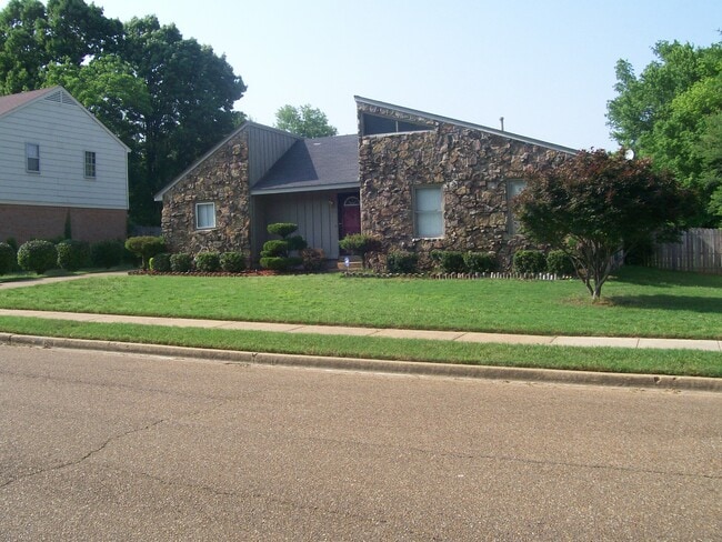 Building Photo - 6348 Ridgeline Dr