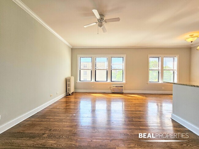 Primary Photo - 750 W Addison St