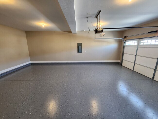 Building Photo - Welcome To Clarksville!