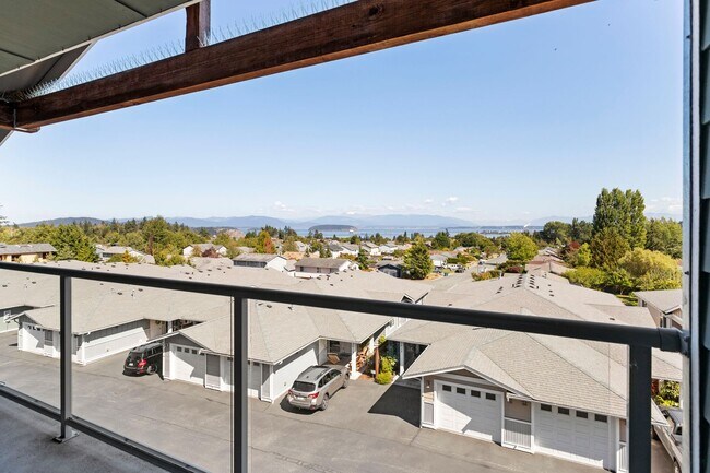 Building Photo - 3 Bed 3 Bath - Views - NAS Whidbey - Island Hospital