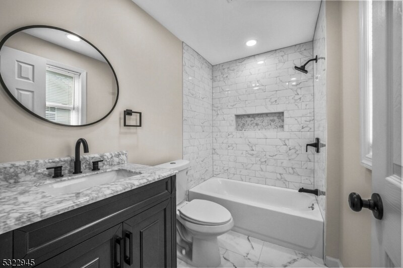 Building Photo - 312 Park St