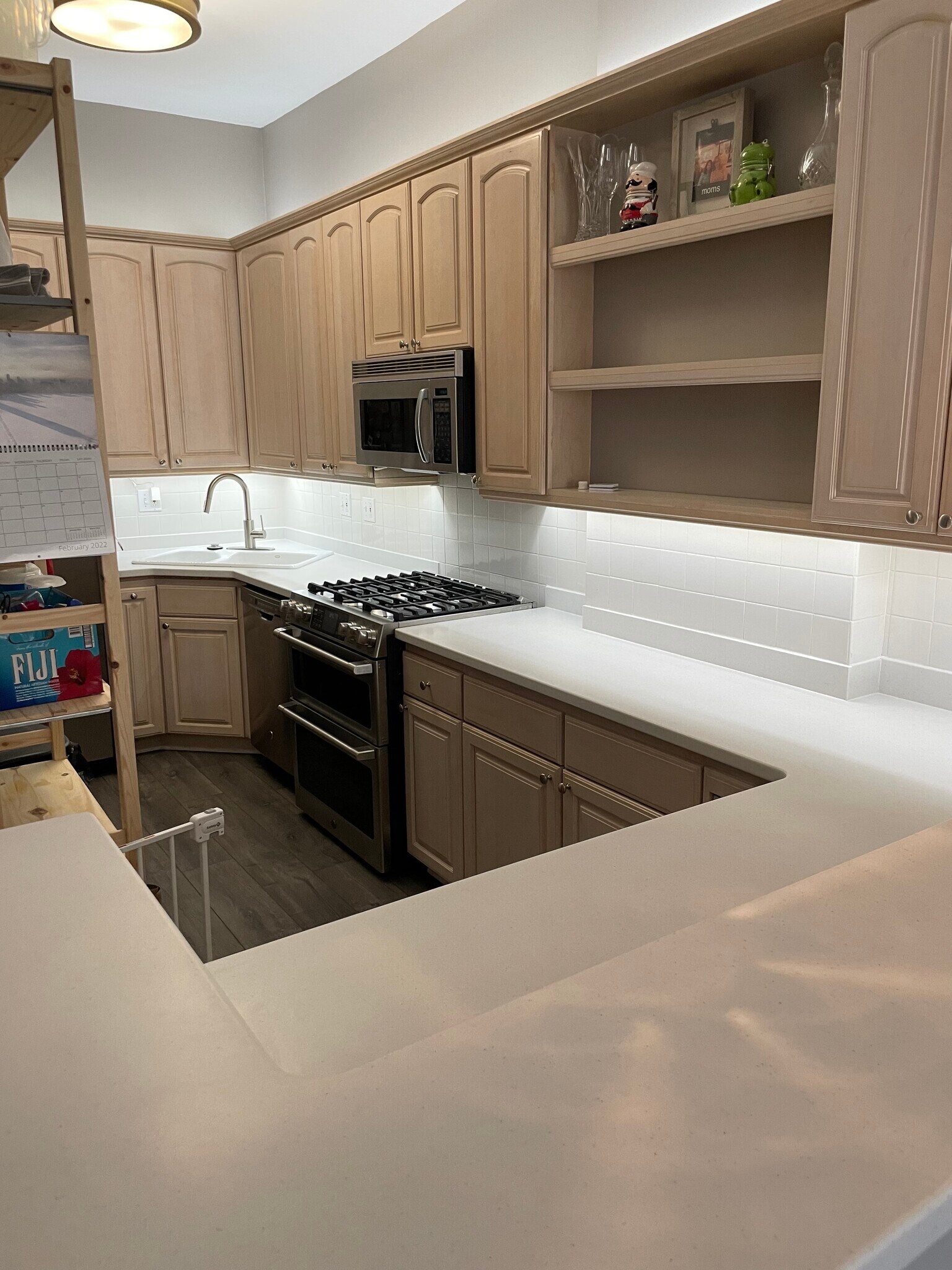 Kitchen - 857 N La Salle Dr