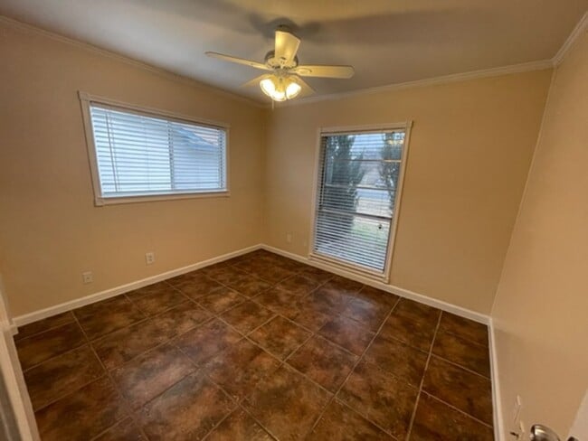 Building Photo - Nice One Story 3 bedroom 2 bath