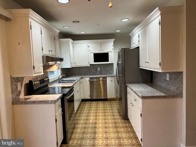 Building Photo - 810 Wisteria Dr