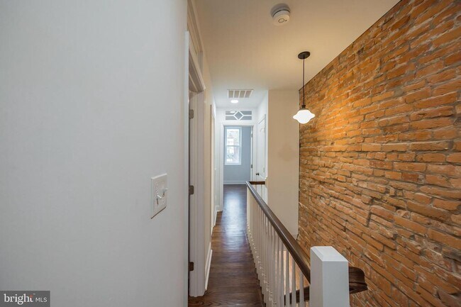 Building Photo - 1845 S Sartain St