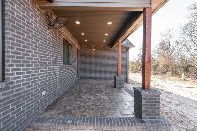 Building Photo - 405 Waggoner Ln