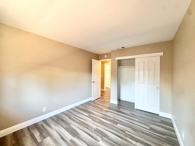 Building Photo - Three Bedroom, Two Bath Home in Citrus Hei...
