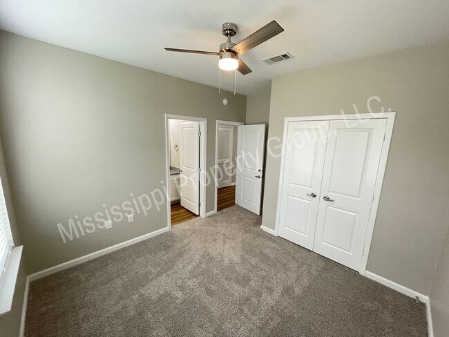Building Photo - 517 Olive Branch Way