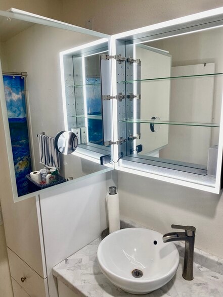 Bathroom - 2540 Clairemont Dr