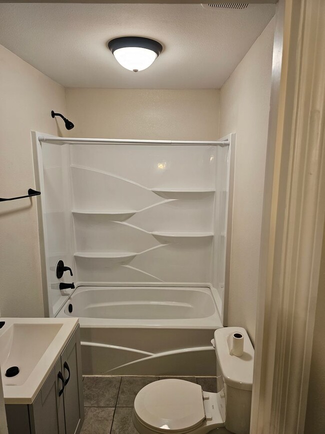 Building Photo - Cozy 1 bedroom,  1 bath $775