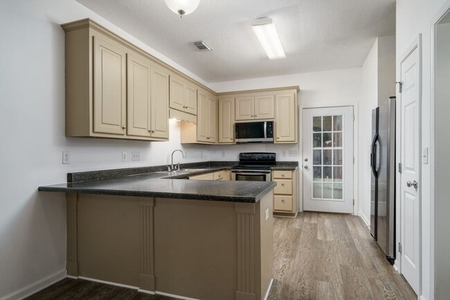 Building Photo - Charming and Newly Renovated 3 Bedroom 2 Bath Home Available Now!