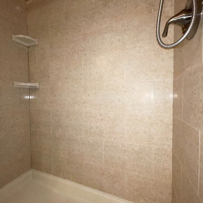 Building Photo - 2B/2.5 Condo in Longwood - Wood floors, great views, large balcony